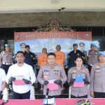 Polres Bangli menggelar konferensi pers terkait pengungkapan kasus pencurian sepeda motor di Desa Songan, dengan menampilkan barang bukti dan tersangka, Senin (28/4/2025).