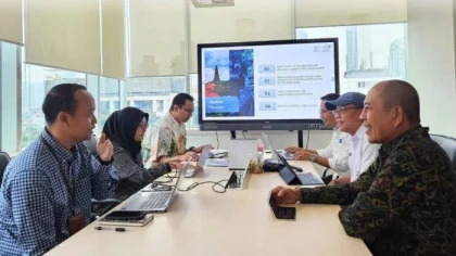 Bupati Karangasem I Gusti Putu Artha Parwata (kanan) saat melakukan audiensi strategis dengan jajaran Kementerian Perencanaan Pembangunan Nasional (Bappenas) di Jakarta, membahas percepatan pembangunan infrastruktur irigasi dan layanan kesehatan di Kabupaten Karangasem, Kamis (22/5/2025).