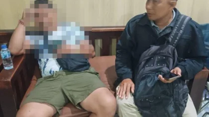 Kapolsek Petang AKP I Nyoman Arnaya saat memberikan keterangan pers terkait keberhasilan aparat mencegah aksi bunuh diri di Jembatan Tukad Bangkung, Badung, Kamis (8/5/2025).