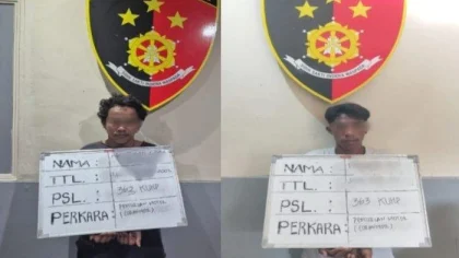 Dua tersangka pencurian sepeda motor, Ferdianus Holo (23) dan Agustinus Lota Bomo (22), asal Sumba Barat Daya, NTT, saat diamankan di Mapolsek Denpasar Timur.