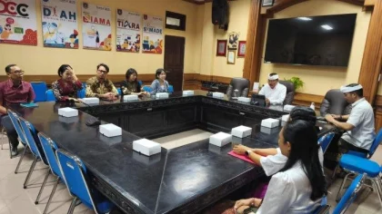 Suasana rapat koordinasi antara Dinas Perindustrian dan Tenaga Kerja (Disperinaker) Badung dengan pihak terkait membahas upaya perlindungan hak-hak karyawan pasca penutupan pabrik Coca Cola di Bali. (Foto: Istimewa)