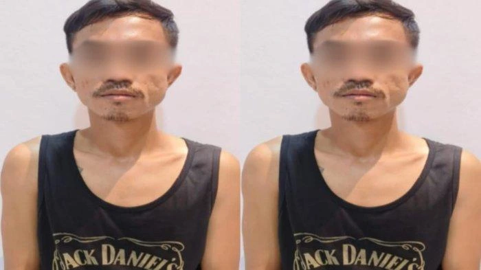 Pelaku pencurian uang dan barang dagangan toko sembako di Denpasar saat diamankan aparat kepolisian. (Foto: Istimewa)