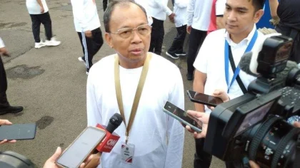 Gubernur Bali Wayan Koster memberikan keterangan kepada awak media terkait rencana pembangunan underpass dan jalan lintas kabupaten untuk mengatasi kemacetan di Bali. (Foto: Istimewa)