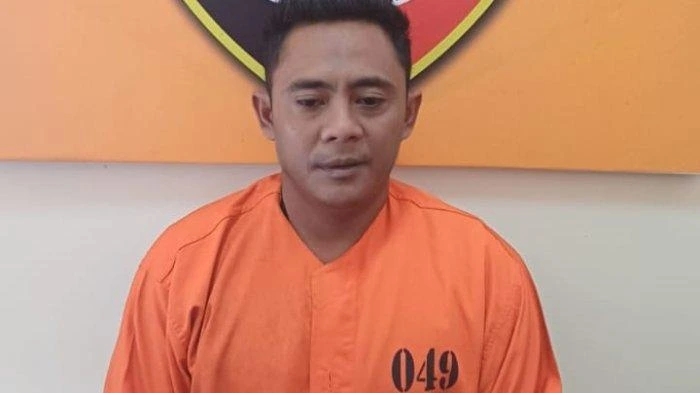 Pelaku curanmor asal Jember, Herman (36), saat diamankan aparat kepolisian usai melarikan sepeda motor dan uang tunai milik rekannya di Tabanan, Bali. (Foto: Istimewa)
