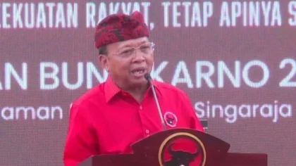 Gubernur Bali, Wayan Koster, saat menyampaikan pidato dalam acara penutupan Bulan Bung Karno ke-VII di Singaraja. (Foto: Istimewa)