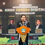 Ketua TP PKK Provinsi Bali, Putri Suastini Koster, saat menjadi pembicara utama dalam Talkshow Anak Cerdas Digital bertema "Aman dan Positif di Dunia Maya" yang digelar di Jaya Sabha, Denpasar, Kamis (17/7/2025), dalam rangka Peringatan Hari Anak Nasional Provinsi Bali. (Foto: Istimewa)