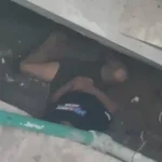 Seorang buruh proyek ditemukan tewas dalam posisi terjepit di celah sempit antara dua bangunan di kawasan Bangkiang Sidem, Desa Keliki, Kecamatan Tegalalang, Gianyar, Bali, Minggu (6/7/2025). Proses evakuasi korban terkendala sempitnya lokasi. (Foto: Istimewa)