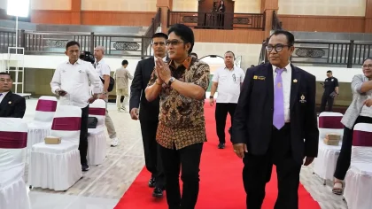 Wakil Gubernur Bali Nyoman Giri Prasta menghadiri pelantikan Dewan Pengurus Daerah IKAL Lemhannas RI Provinsi Bali masa bakti 2025–2030 yang digelar di Gedung Universitas Hindu Indonesia, Denpasar, Rabu (2/7). (Foto: Istimewa)