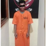 Tersangka IATB (19) asal NTT saat diamankan di Polsek Kuta Selatan terkait kasus pencurian di tempat kerjanya. (Foto: Istimewa)
