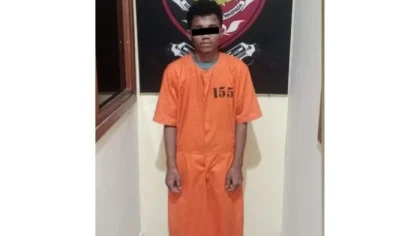 Tersangka IATB (19) asal NTT saat diamankan di Polsek Kuta Selatan terkait kasus pencurian di tempat kerjanya. (Foto: Istimewa)